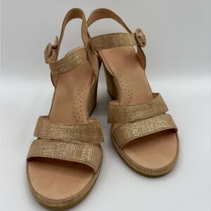 Born Ono Carli Wedge in Metallic Shimmer Gold Size 9